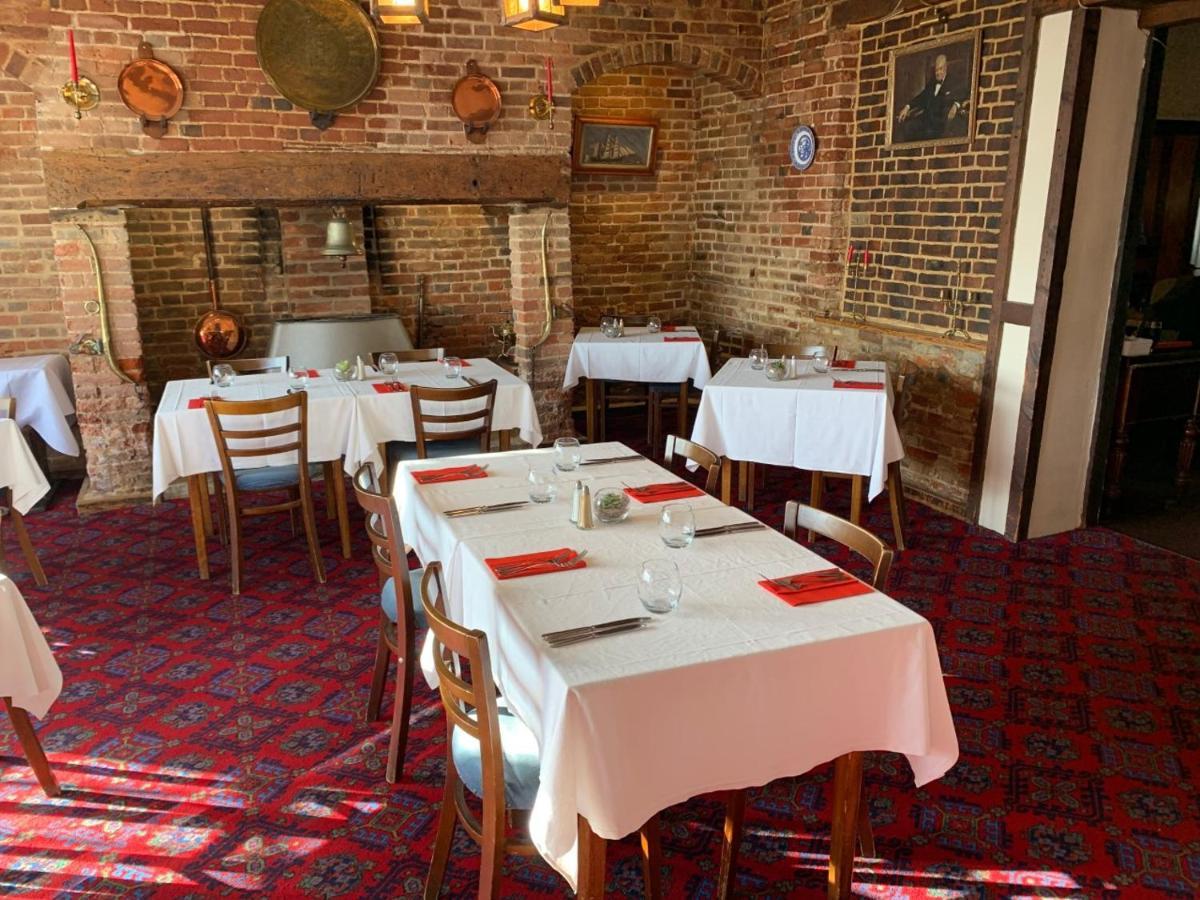 Ye Olde White Harte Hotel Burnham-on-Crouch Dış mekan fotoğraf